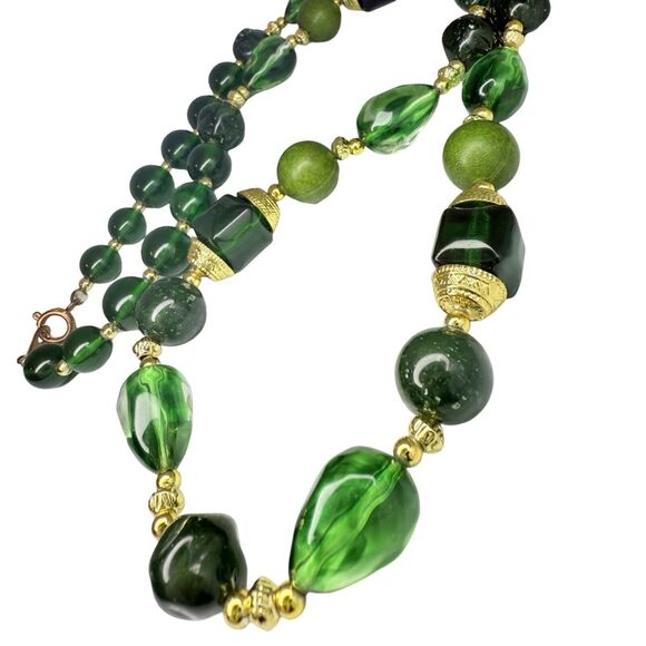 Vintage Green Glass Beaded Necklace 30" Gold Tone Lucite Classic - Picture 7 of 11